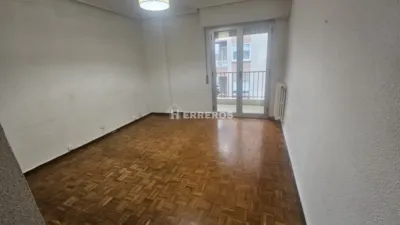 Piso en venta en Avenida de la Paz, cerca de Calle de la Duquesa de la Victoria, Residencia (Logroño) de 180.000 €