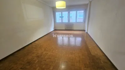 Piso en venta en Avenida de la Paz, cerca de Calle de la Duquesa de la Victoria, Residencia (Logroño) de 180.000 €