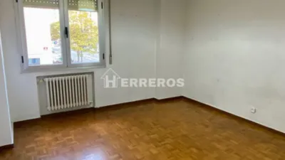 Piso en venta en Avenida de la Paz, cerca de Calle de la Duquesa de la Victoria, Residencia (Logroño) de 180.000 €