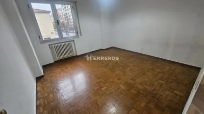 Piso en venta en Avenida de la Paz, cerca de Calle de la Duquesa de la Victoria, Residencia (Logroño) de 180.000 €