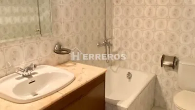 Piso en venta en Avenida de la Paz, cerca de Calle de la Duquesa de la Victoria, Residencia (Logroño) de 180.000 €