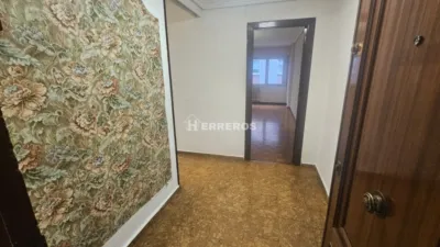Piso en venta en Avenida de la Paz, cerca de Calle de la Duquesa de la Victoria, Residencia (Logroño) de 180.000 €