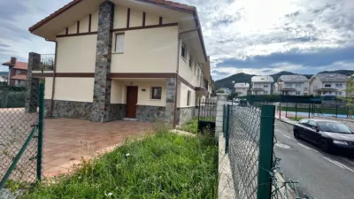 Chalet adosado en venta en Calle Montealegre, Sámano (Castro Urdiales) de 290.000 €