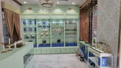 Local comercial en alquiler en Plaza de los Mostenses, 2 - Повеќе