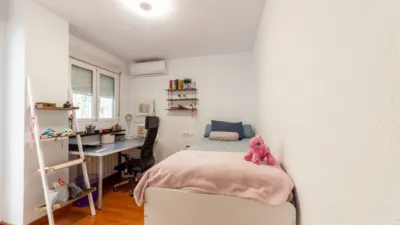 Apartment on Roig de Corella Street photo 17
