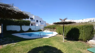 Single-family home at Avenida Cañada Honda, No. 2 photo 2