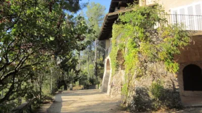 Rustic Finca on Carrer del Doctor Trueta photo 2