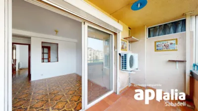 Apartment in Badia del Vallès photo 2