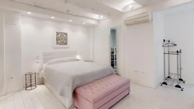 Loft-style apartment on Calle de Trinitarios photo 11