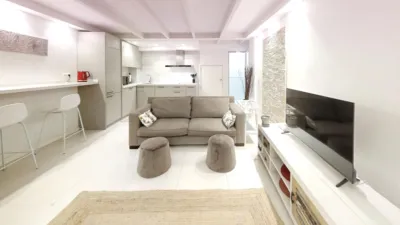 Loft-style apartment on Calle de Trinitarios photo 2