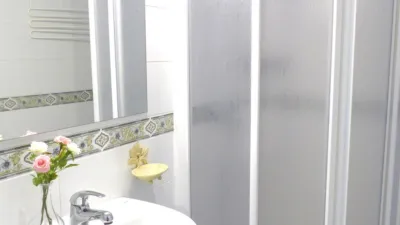 Piso en venta en Calle de Isaac Peral, cerca de Calle de Agustina de Aragón, Centro-Zona Playas (Chipiona) de 260.000 €