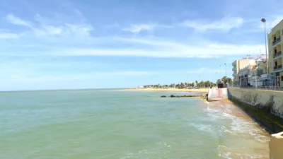 Piso en venta en Calle de Isaac Peral, cerca de Calle de Agustina de Aragón, Centro-Zona Playas (Chipiona) de 260.000 €