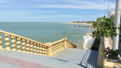 Piso en venta en Calle de Isaac Peral, cerca de Calle de Agustina de Aragón, Centro-Zona Playas (Chipiona) de 260.000 €