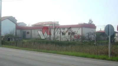 Nave comercial en venta en Parcela Industrial Para Equipamientos, Con 2 Casas y 2 Naves., Granda-Tiñana-Hevia (Siero) de 160.000 €