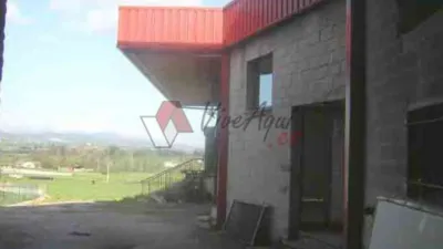 Nave comercial en venta en Parcela Industrial Para Equipamientos, Con 2 Casas y 2 Naves., Granda-Tiñana-Hevia (Siero) de 160.000 €