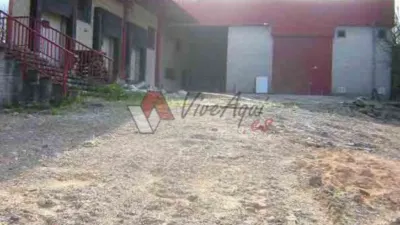 Nave comercial en venta en Parcela Industrial Para Equipamientos, Con 2 Casas y 2 Naves., Granda-Tiñana-Hevia (Siero) de 160.000 €