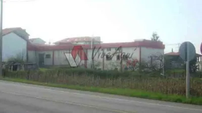 Nave comercial en venta en Parcela Industrial Para Equipamientos, Con 2 Casas y 2 Naves., Granda-Tiñana-Hevia (Siero) de 160.000 €