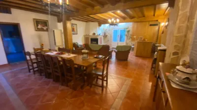 Semi-detached chalet on Chinchapapa Street photo 69