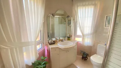 Semi-detached chalet on Chinchapapa Street photo 42