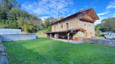 Detached house on Calle Samano photo 2