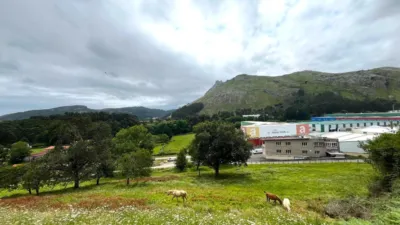Chalet adosado en venta en Calle Cerrillo Sámano, Sámano (Castro Urdiales) de 405.000 €