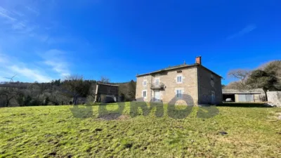 Single-family home on Castelo Street photo 5