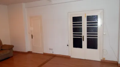 Apartment on the 2nd floor in Pamplona's Ensanche. photo 2