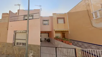 Semi-detached chalet on Calle de la Corona photo 3