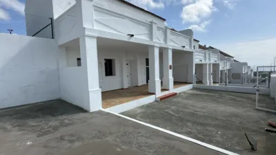 Semi-detached chalet in Urbanización Doña Julia photo 4