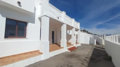 Semi-detached chalet in Urbanización Doña Julia photo 3