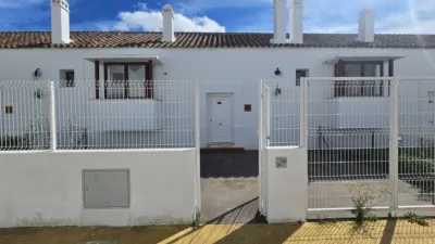 Semi-detached chalet in Urbanización Doña Julia photo 2