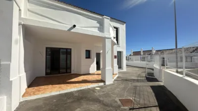 Semi-detached chalet in Urbanización Doña Julia, No. 1 photo 3