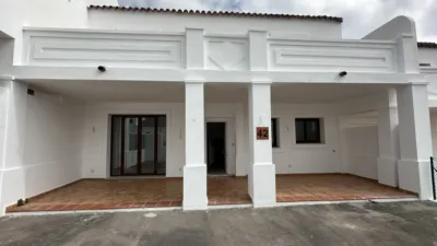 Semi-detached chalet in Urbanización Doña Julia photo 2