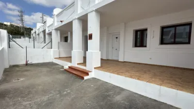 Semi-detached chalet in Urbanización Doña Julia photo 2