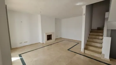 Semi-detached chalet in Urbanización Doña Julia photo 2