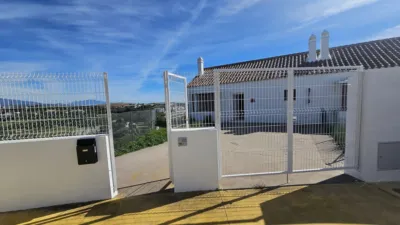 Semi-detached chalet in Urbanización Doña Julia photo 2