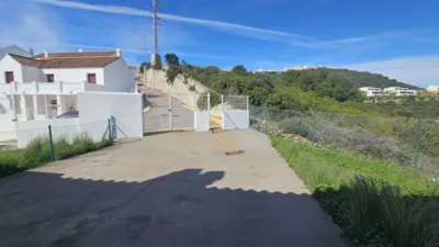 Semi-detached chalet in Urbanización Doña Julia photo 3