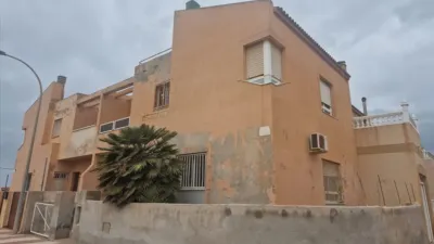 Terraced house on Calle de Julio Robles photo 3
