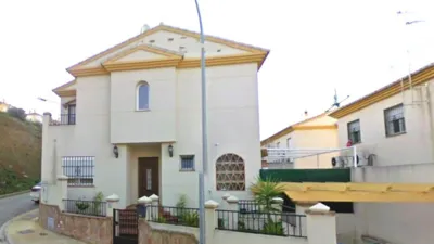 Semi-detached house on Antonio Mairena Street photo 2