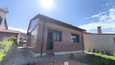 Chalet pareado en venta en Calle Piña De Esgueva, Renedo de Esgueva de 285.500 €