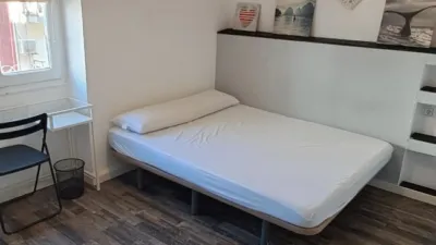 Piso en alquiler en Calle de Peris Brell, cerca de Calle del Marino Albesa - Imagen 9