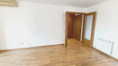 Piso en venta en Carrer de Parcerisa, La Bordeta (Distrito Sants-Montjuïc. Barcelona Capital) de 355.000 €