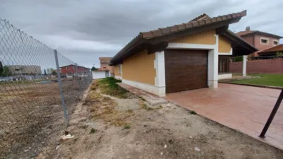Casa en venta en Calle Rio Eresma, Aldeamayor de San Martín de 249.000 €