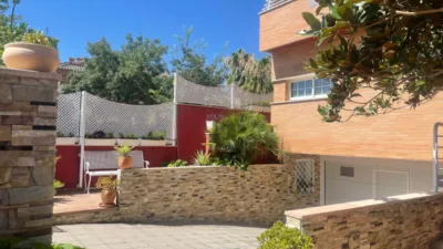 Semi-detached house on Calle de Asturias photo 3