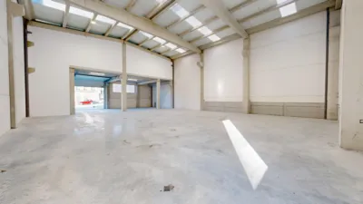 Nave industrial en venta en Calle de Oliveras - Vista 4