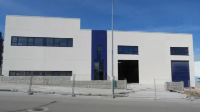 Nave industrial en venta en Calle de las Palmeras - Más