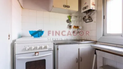 Piso en venta en Via Favència, cerca de Carrer de Joaquim Puig i Pidemunt, Roquetes (Distrito Nou Barris. Barcelona Capital) de 165.000 €