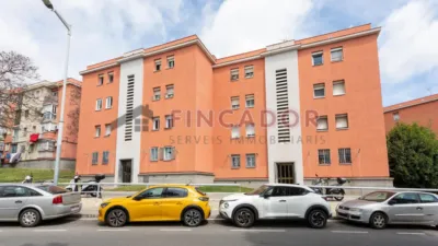 Piso en venta en Via Favència, cerca de Carrer de Joaquim Puig i Pidemunt, Roquetes (Distrito Nou Barris. Barcelona Capital) de 165.000 €