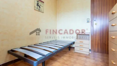 Piso en venta en Via Favència, cerca de Carrer de Joaquim Puig i Pidemunt, Roquetes (Distrito Nou Barris. Barcelona Capital) de 165.000 €