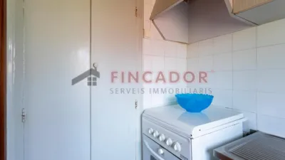 Piso en venta en Via Favència, cerca de Carrer de Joaquim Puig i Pidemunt, Roquetes (Distrito Nou Barris. Barcelona Capital) de 165.000 €